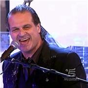 Cantante-musicista impartisce lezioni on line di canto,armonia,pianoforte e programmazione su Logic Pro